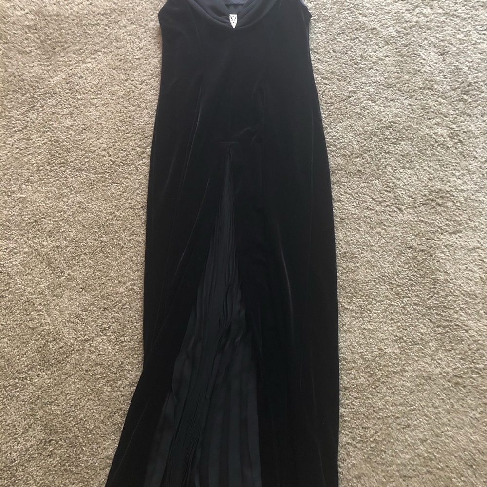 Dresses - Picture 9 of 9
